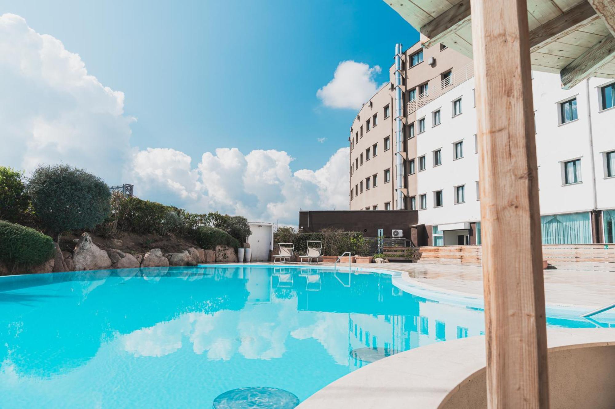 Mercure Olbia Esterno foto