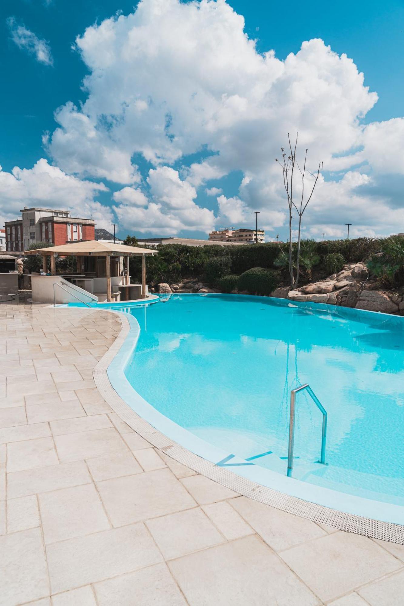 Mercure Olbia Esterno foto