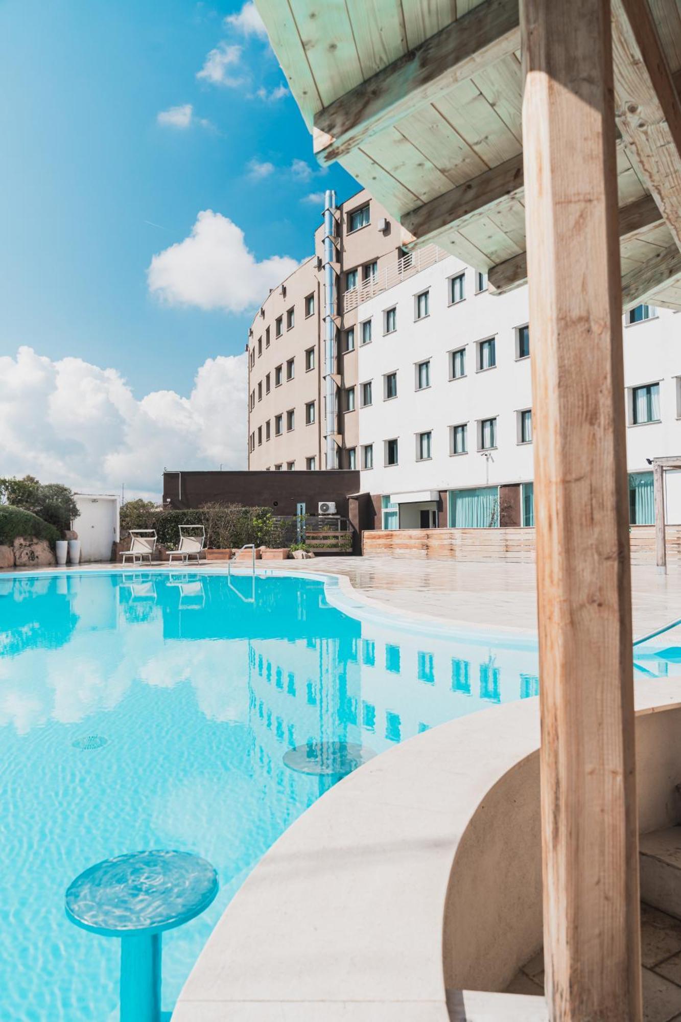 Mercure Olbia Esterno foto